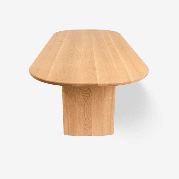 Oval table in oak