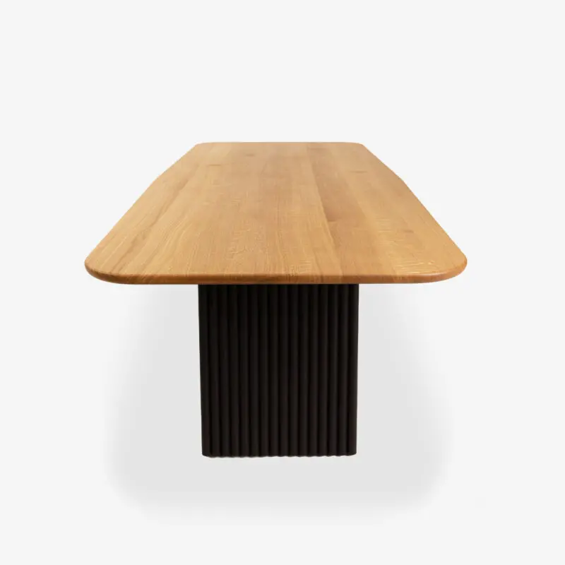 Spisebord i egetræ