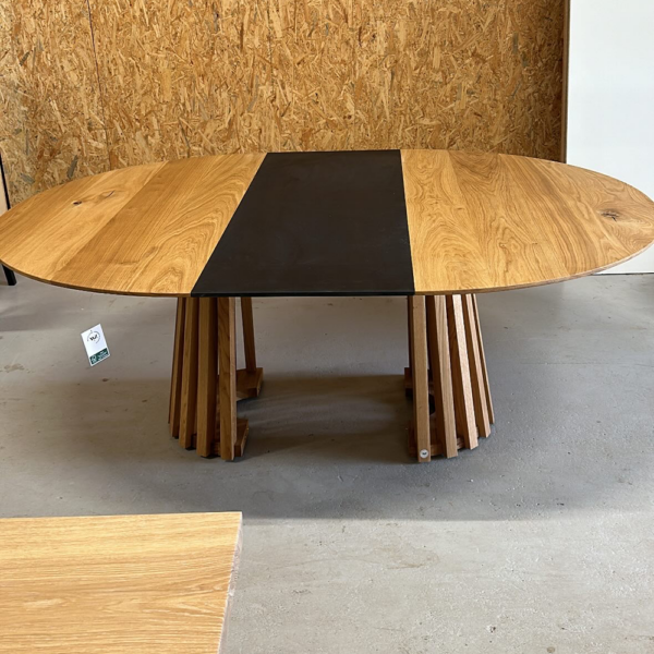 WZ.12 rundt spisebord i eg med udtræk Ø160 cm
