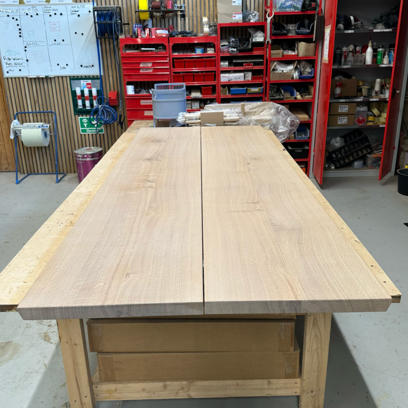 Hvidolieret plankebord i eg
